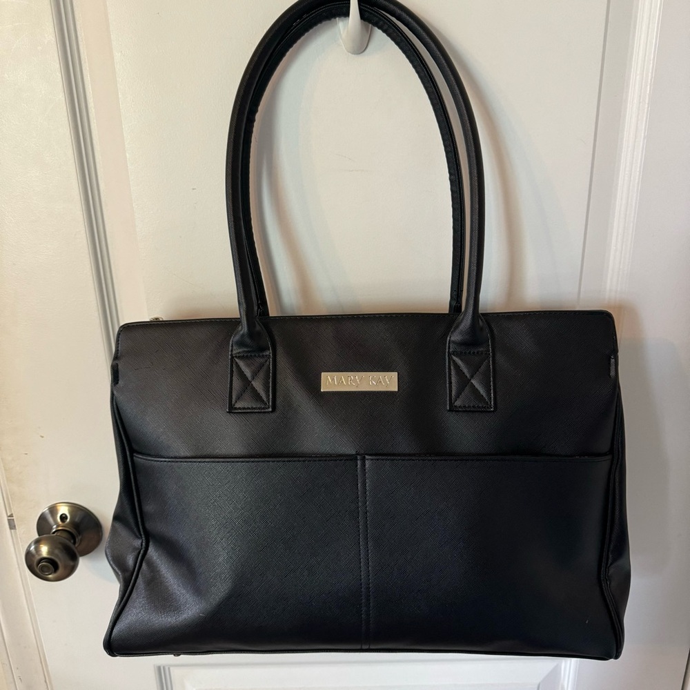 Mary Kay Consultant starter bag. Great for laptop and samples.